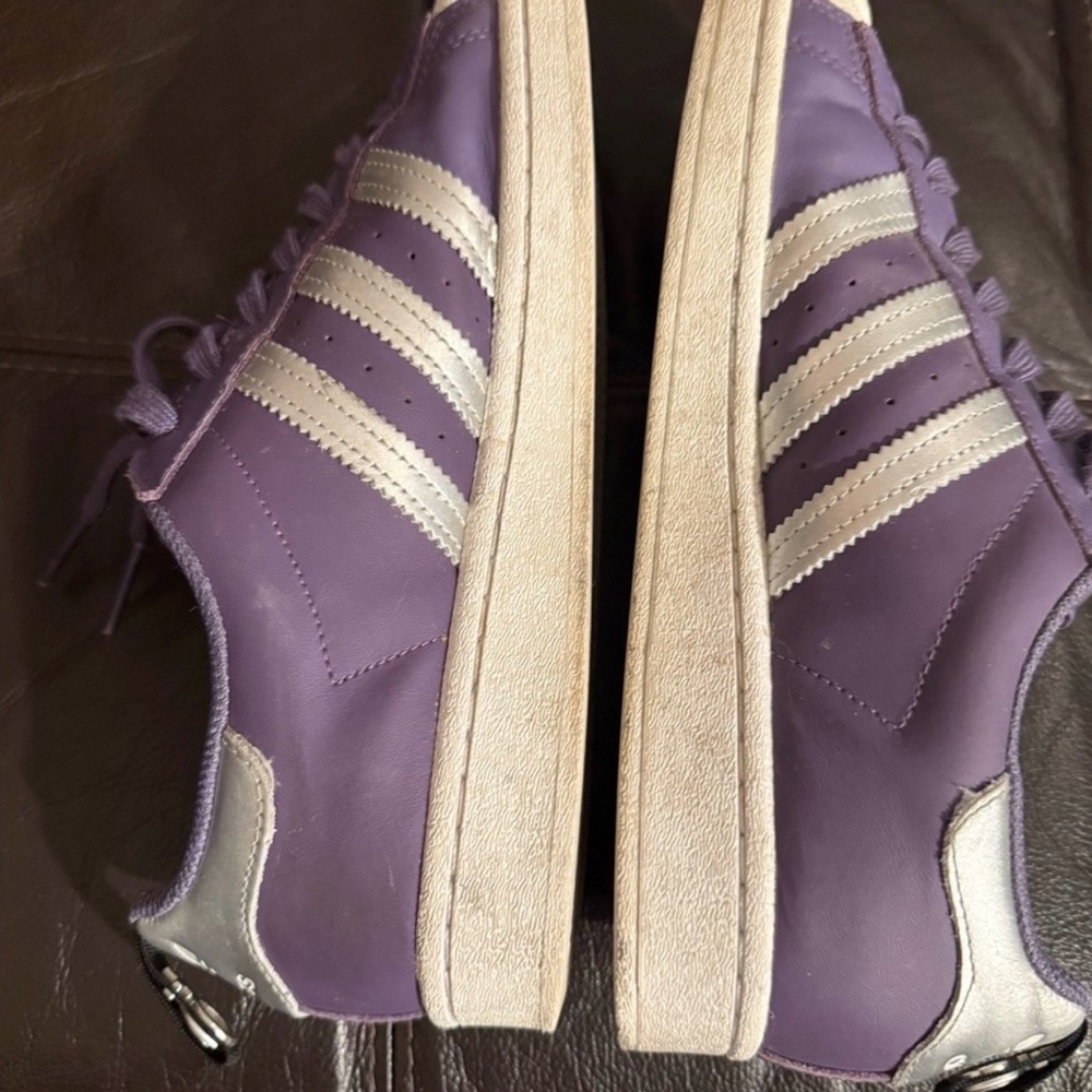Adidas superstar sneakers size 9 - Picture 5 of 6